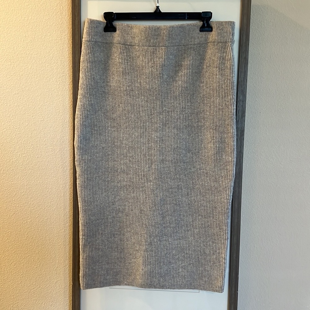 High waisted pencil skirt